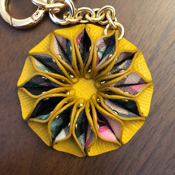 Burberry Flower Keychain - Picture 2 of 8